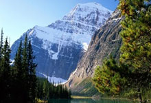 问鼎娱乐官网：[英超]卡拉格在安菲尔德帮忙铲雪 内维尔搞破坏.